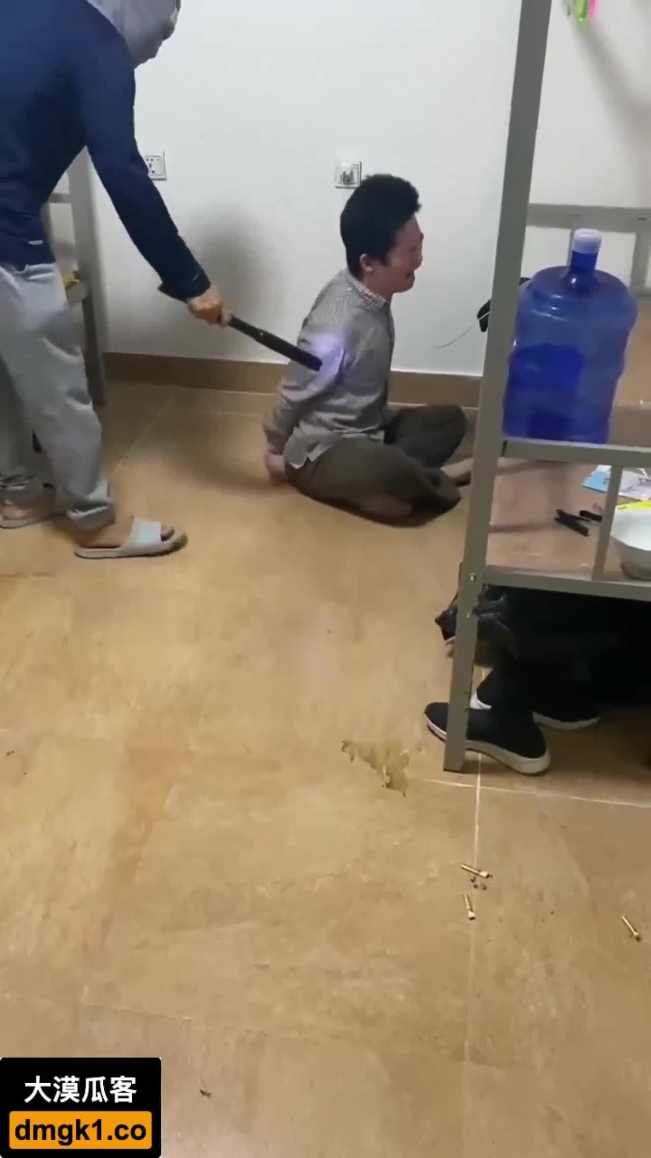 三个被骗到缅甸缅北的中国人被要求家里拿钱不给就暴力殴打酷刑