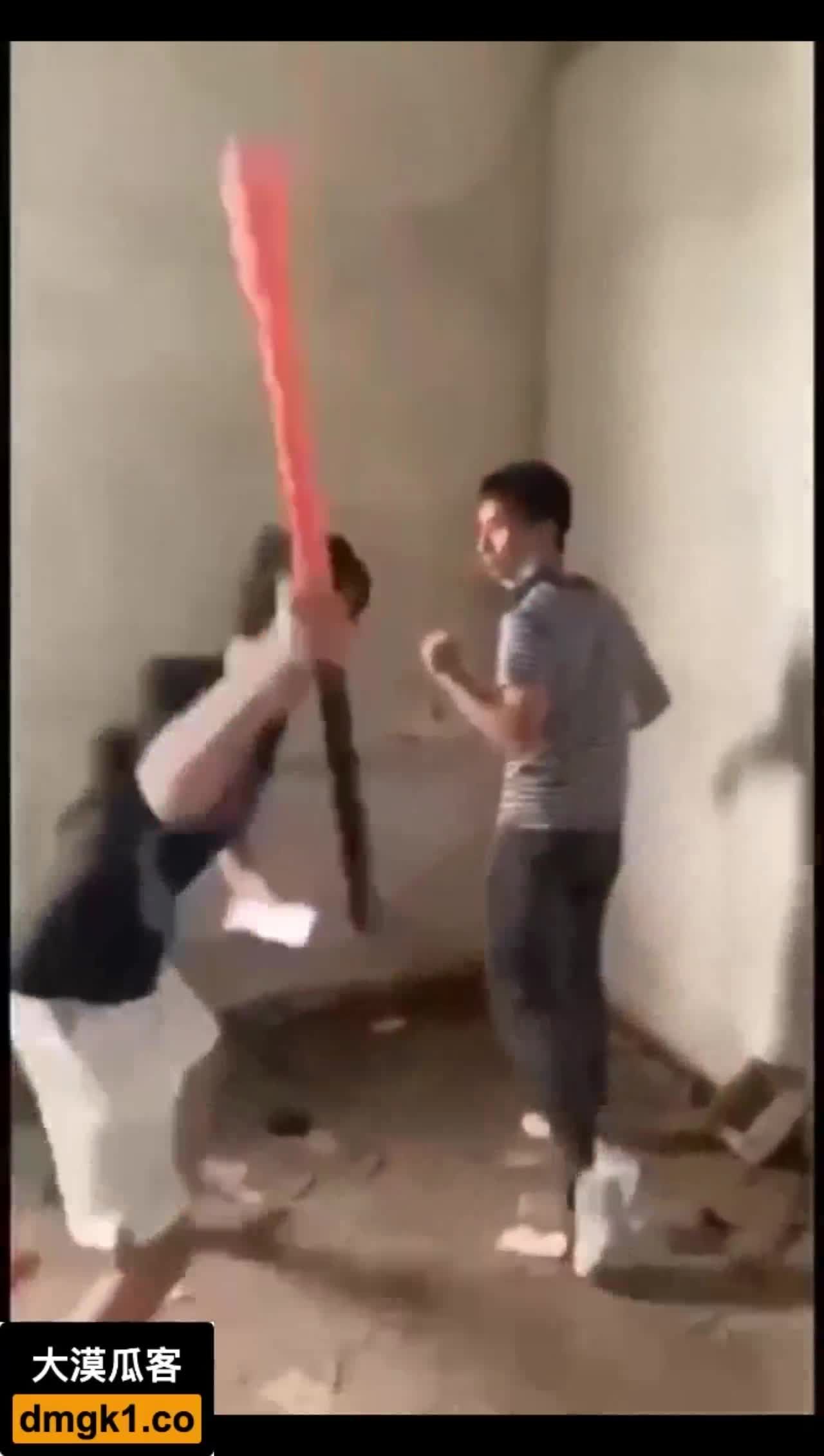 在缅甸缅北园区只要不听话不配就暴力殴打电击活埋各种酷刑招待视频