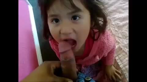 年仅6岁幼女惨遭鬼父调教吃巨屌操粉穴视频